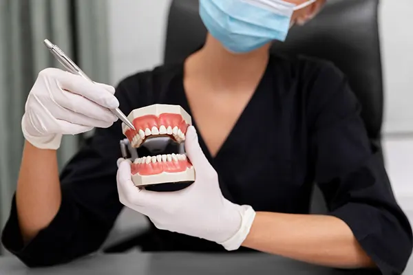 Recuperar una sonrisa funcional y armónica no solo mejora la estética, sino también la confianza personal. Si estás pensando en una rehabilitación oral, conocer las 3 clases de prótesis dentales...